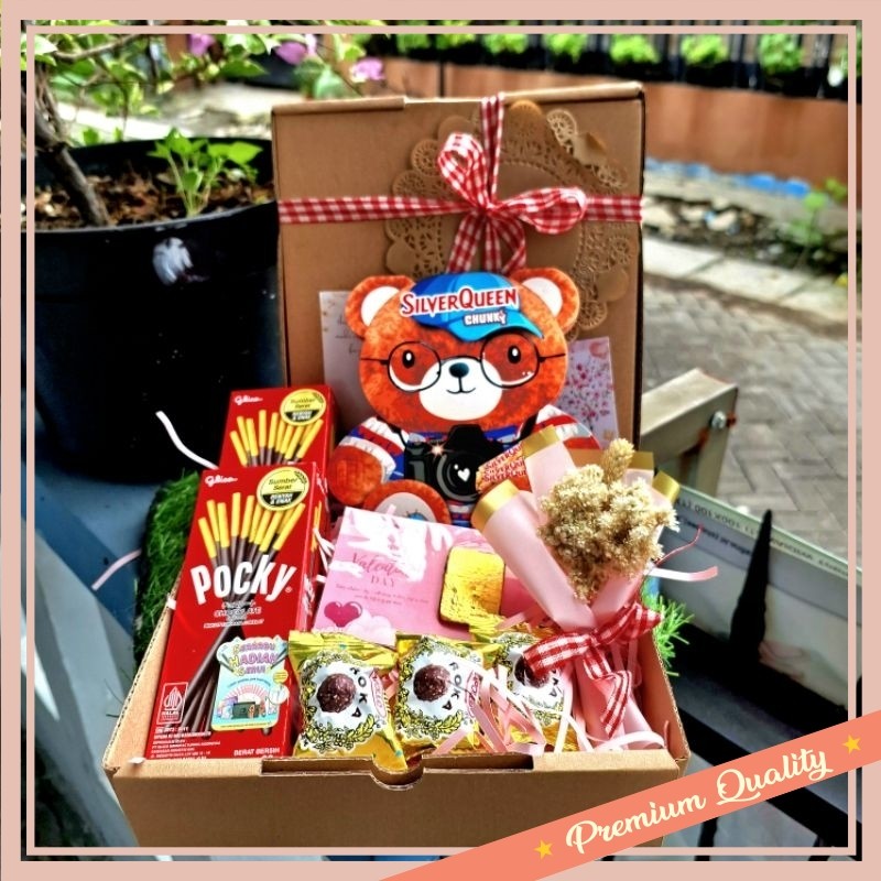 

Hantaran Parcel Paket Hampers Keren Unik Lucu Murah / Hampers Silverqueen Bear hampers love silverqueen beruang chungkybar bear hampers valentine hampers coklat murah hampers pacar