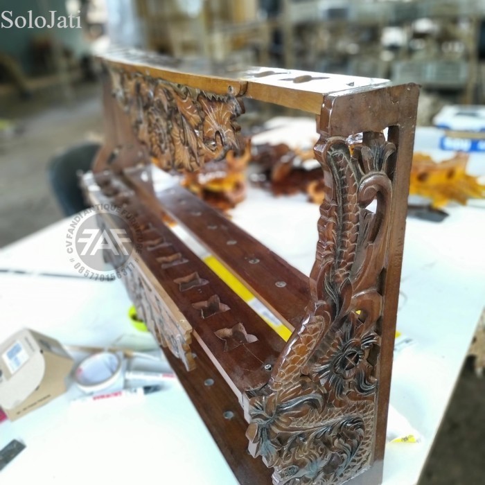 

jagrak keris naga isi 20 hrg pengrajin 300k antik