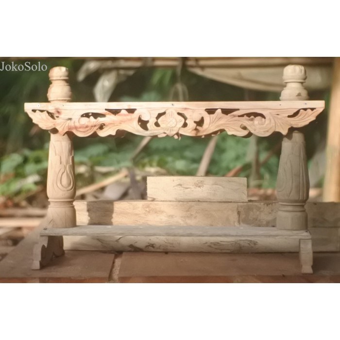 

blawong rak jagrak keris motif kembangan bubut jepara halus hrg murah antik