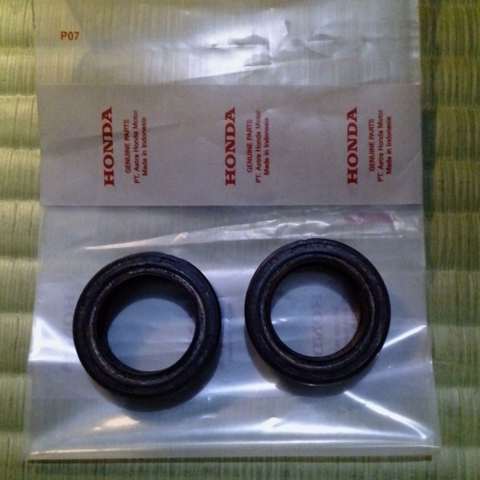 Oil seal shock depan HONDA GL100 / WIN