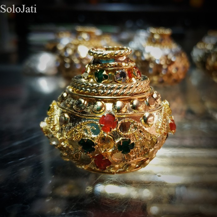 

Mendak Selut Cincin Keris Rujak Wuni Kuningan Hias Permata antik