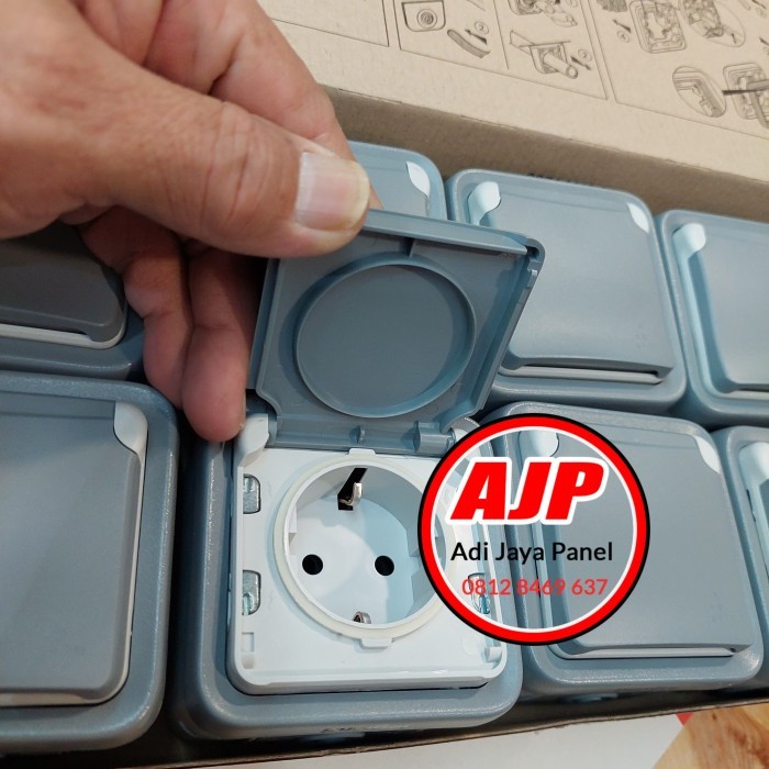 stop kontak outbow legrand 2pin 69869