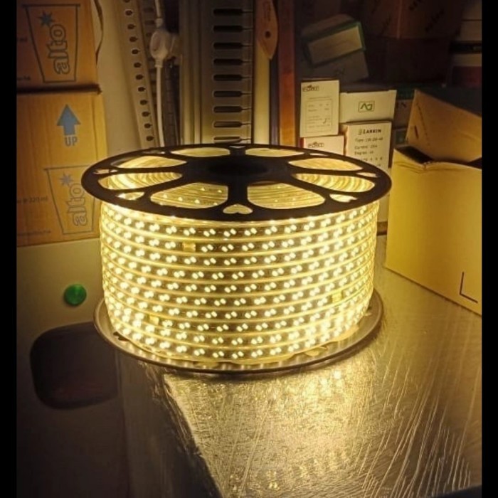 Lampu LED strip Warm White (1roll)