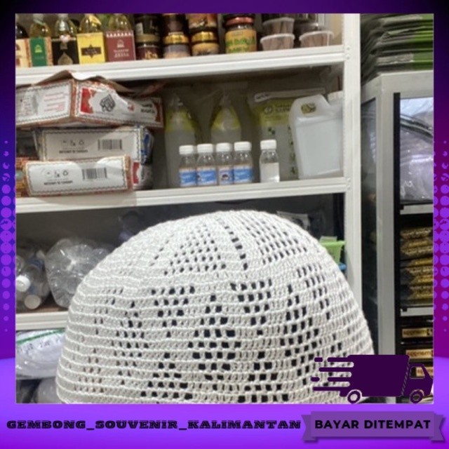 Kopiah rajut yaman buatan lokal Gembong Souvenir Kalimantan