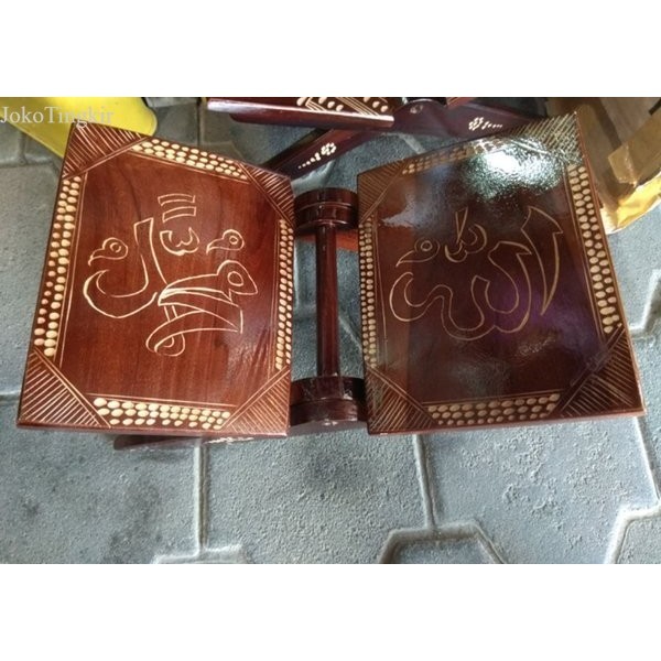 

REKAL UKIR ALLAH MUHAMMAD BAHAN KAYU JATI ASLI SOUVENIR KHAS JOGJA murah