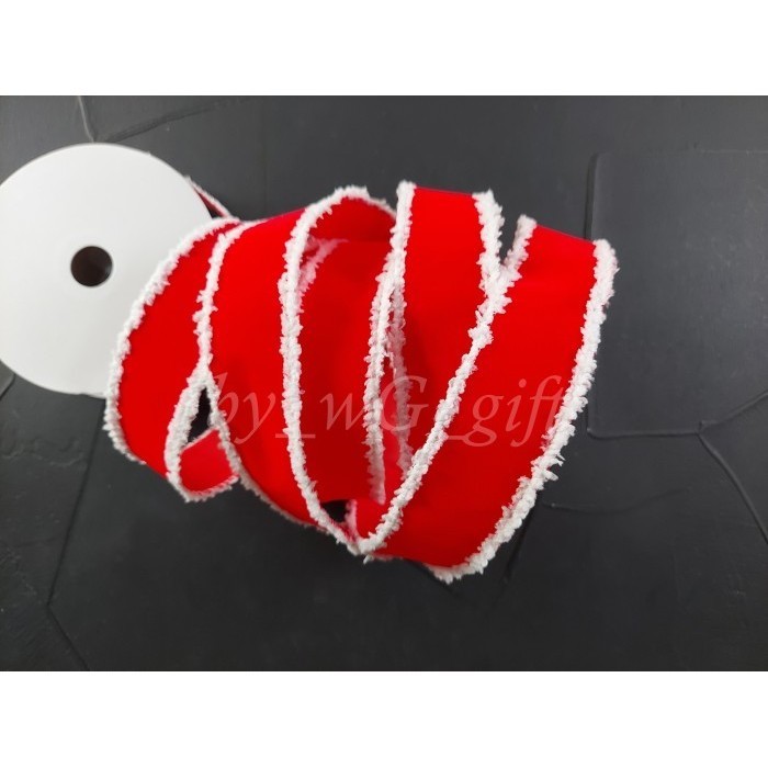

Pita Bludru Merah Pinggir Putih; Lebar 5 cm; Panjang 10 Yard