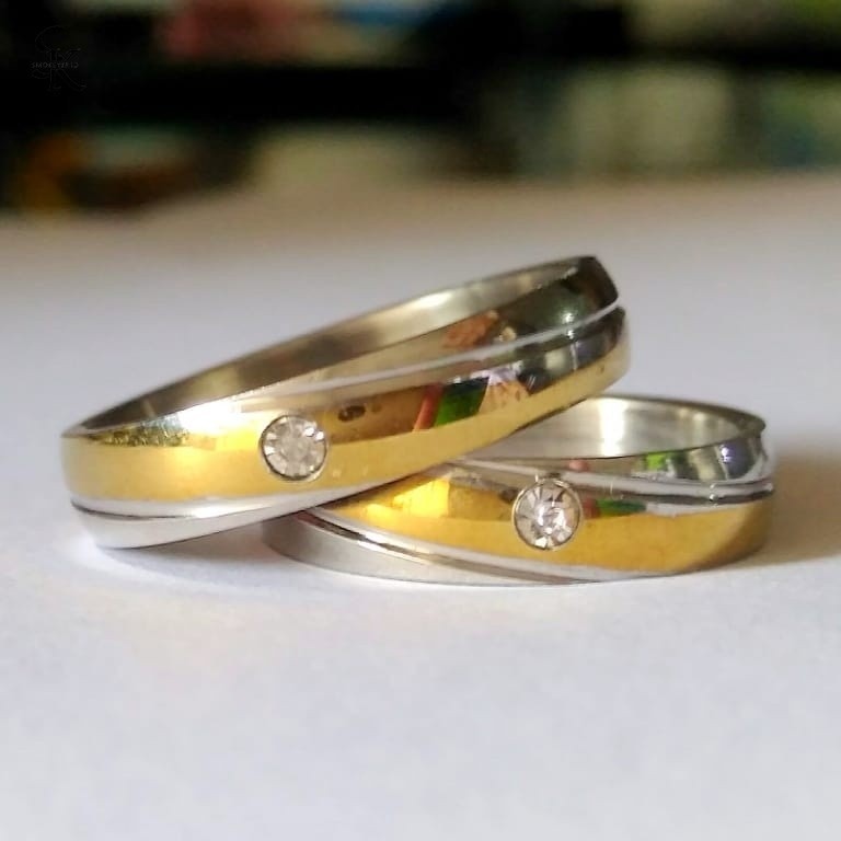 cincin titanium lapis emas gold stainless steel premium bagus banget untuk tunangan pasangan sendiri couple untuk hadiah pacar terkasih mewah untuk pria wanita remaja muda mudi  bisa cod