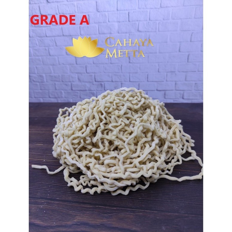 

Grade A - Mie Mentah / Bakmi Mentah dengan 3 Telur Bebek @ 1 kg - Keriting Kecil