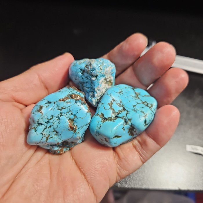 Turquoise Howlite Rough2