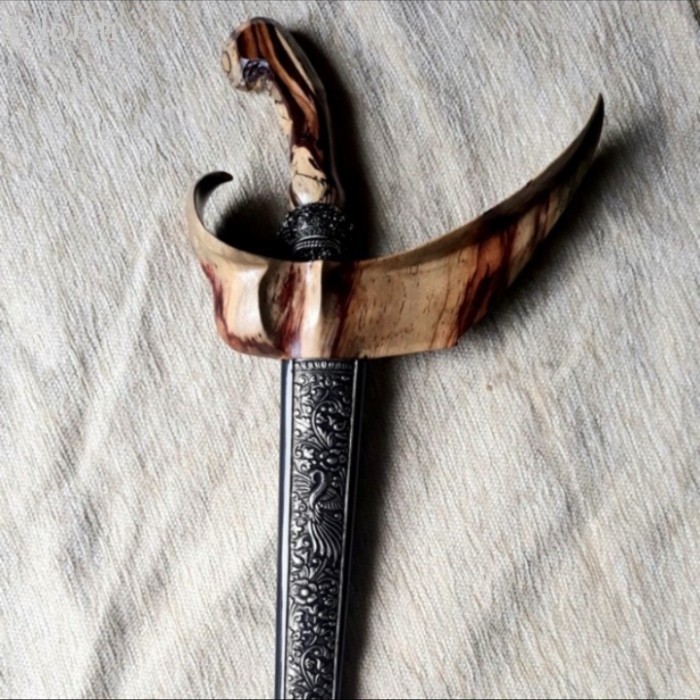 

1 Set Warongko Ladrang Galih Asem untuk Corok Antik