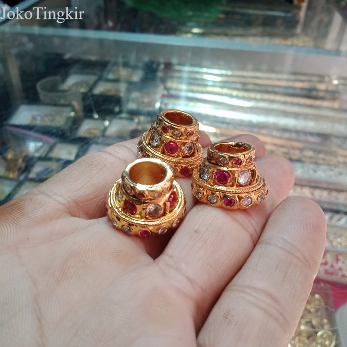 

Mendak Keris Susun Sepuh Emas Hias Permata Merah Putih antik