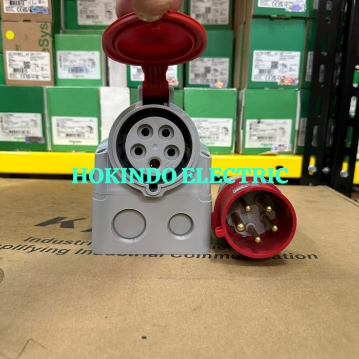satu set surface mounting Legrand 3Phase 32A 5pin ip44 555259+555239