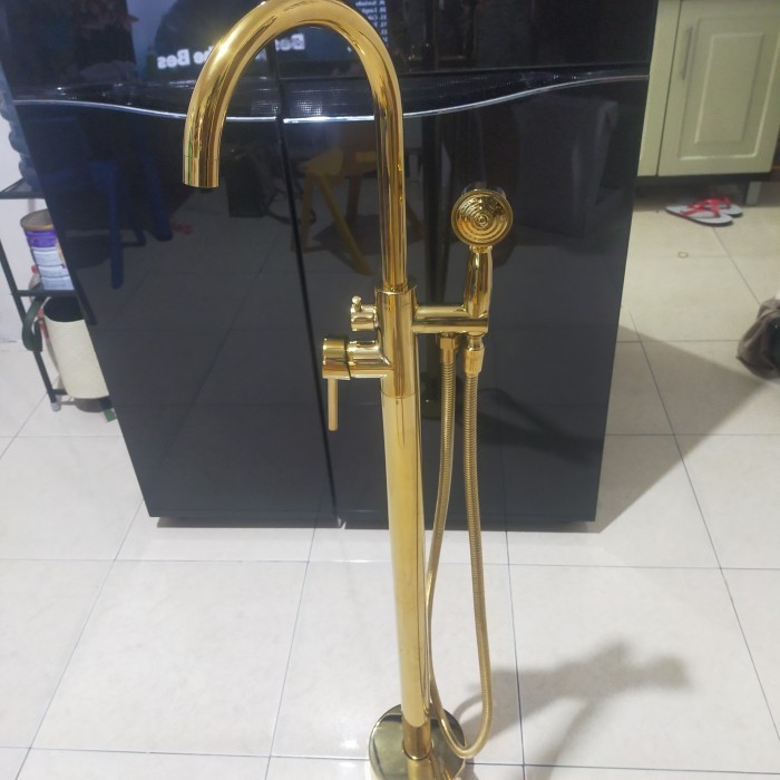 kran standing bathtub hitam - gold worikateid