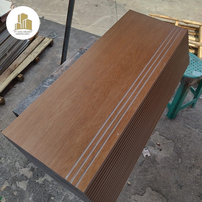 keramik granit pijakan motif kayu 30x80 30x90 pijakan stepnosing