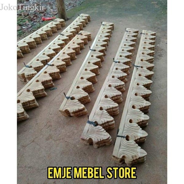 

Lis Plang Kayu Ukiran Cemara Mahoni Ukir Tempel murah