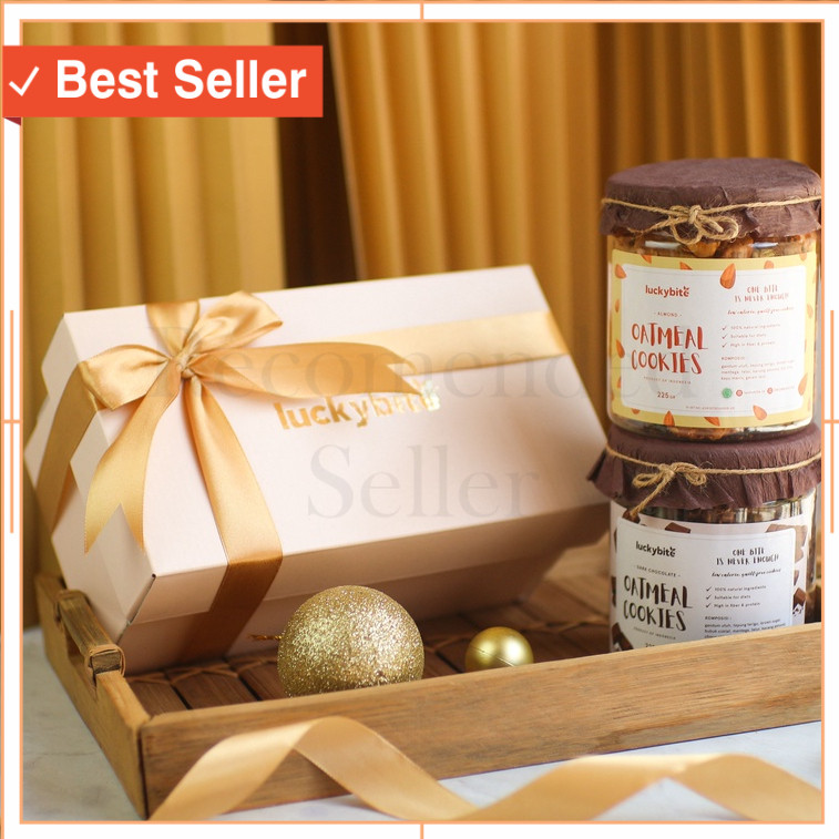 

Hadiah Lebaran Hampers Keren Unik Lucu Murah /Hampers / Gift Box / Kado - Semi Hardbox - Oatmeal Cookies 2 Jar + FREE Greeting Card + Pita + Bubble Wrap | LUCKYBITE