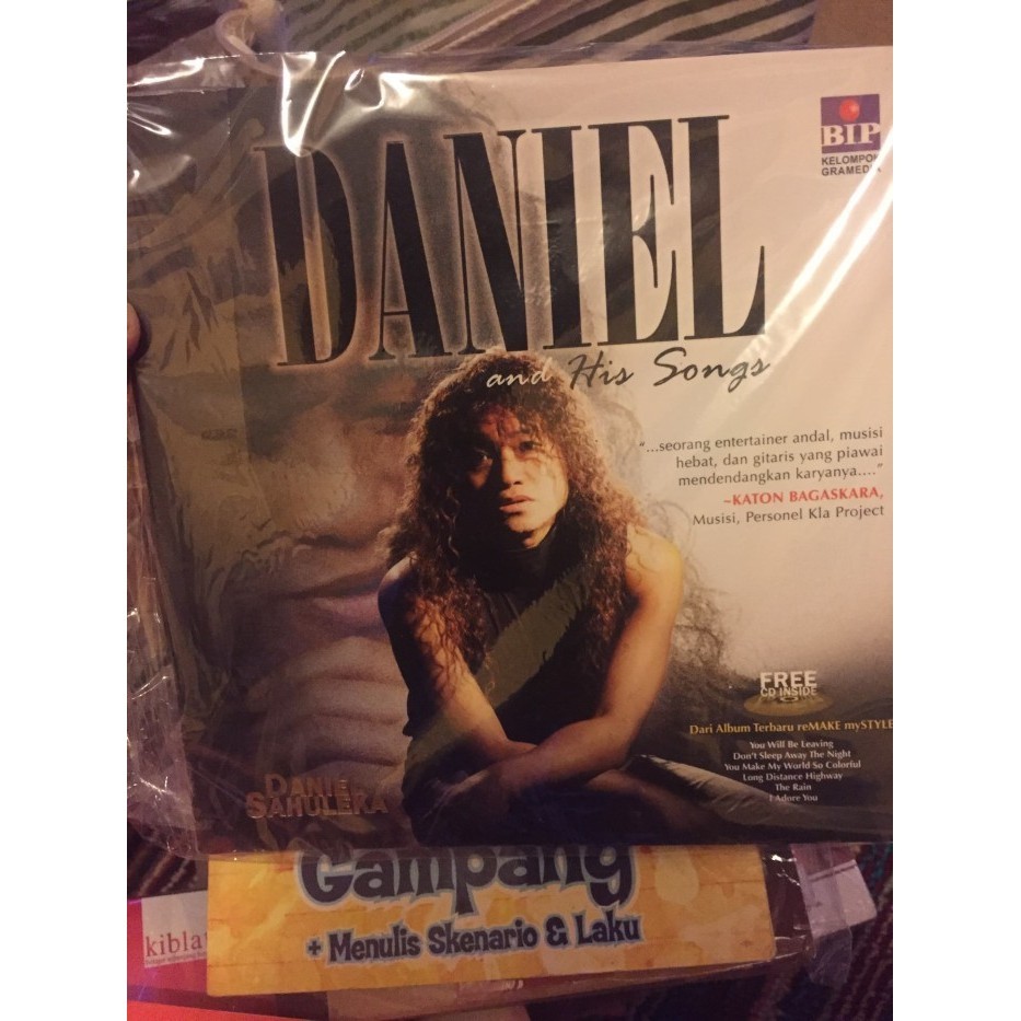 BUKU ORIGINAL BONUS CD DANIEL SAHULEKA AND HIS SONGS