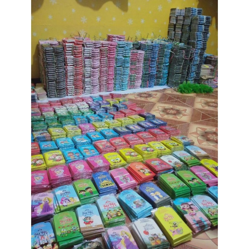 

TERMURAAAAH UK MEDIUM GLOSSY.. AMPLOP LEBARAN 2024 1 BENDEL ISI 20 PACK