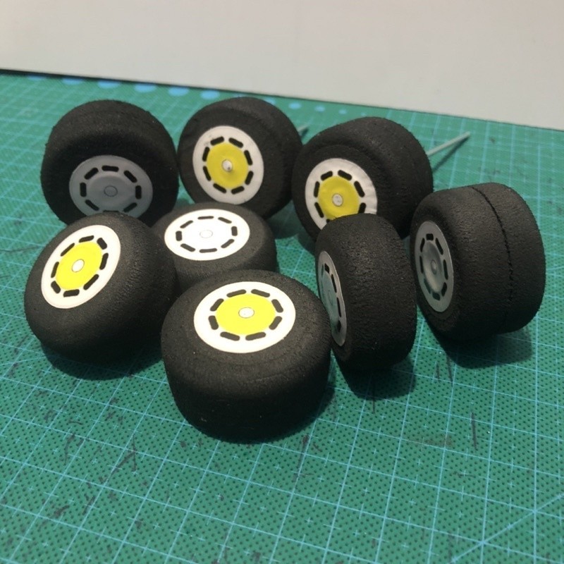 Roda Miniatur Truk dan Bus Diameter 4,5cm (1set) Tiwibarabus