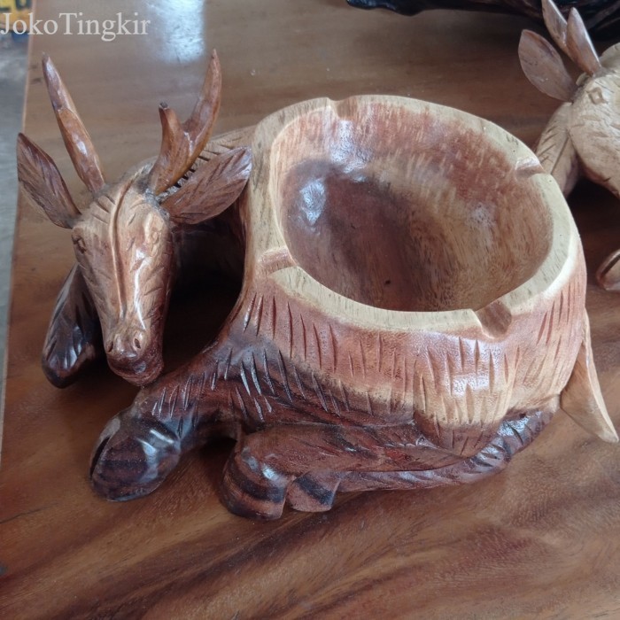 

Asbak kayu seni ukir furniture jepara murah