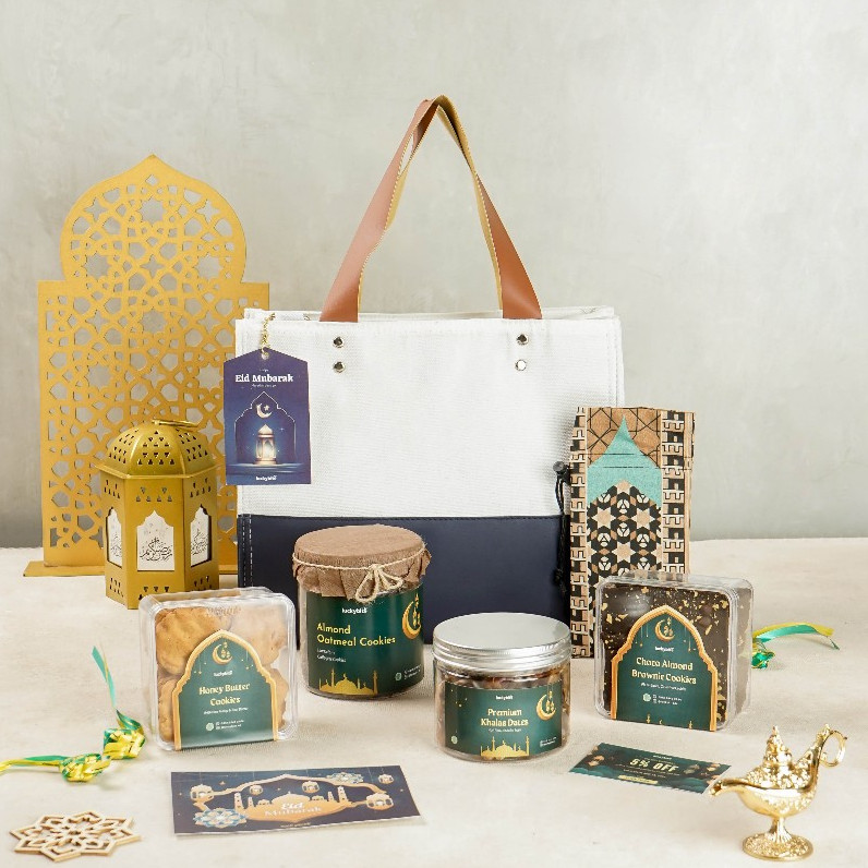 

Hampers Ramadhan Idul Fitri Kekinian Unik Murah Keren / Hampers Lebaran Idul Fitri / Parcel Lebaran - PREMIUM CANVAS BAG - SET AFIYA - LUCKYBITE