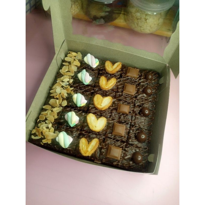 

(INSTANT ) BROWNIES SHINY CRUST/FUDGY BROWNIES/BROWNIES SEKAT 20X20/ IEd Mubarak