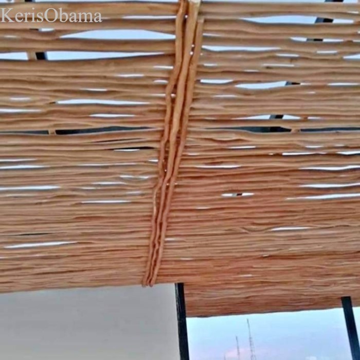 

Ranting Kayu Jati Kering 250 CM Bahan Atap Dekorasi murah