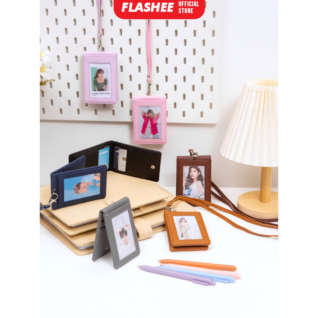 

Lanyard ID Card Holder Harper Lanyard Name Tag Kulit Dua Sisi Bolak Balik Mika Kancing