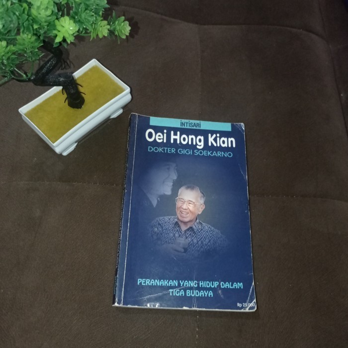 Oei Hong Kian
Dokter Gigi Soekarno