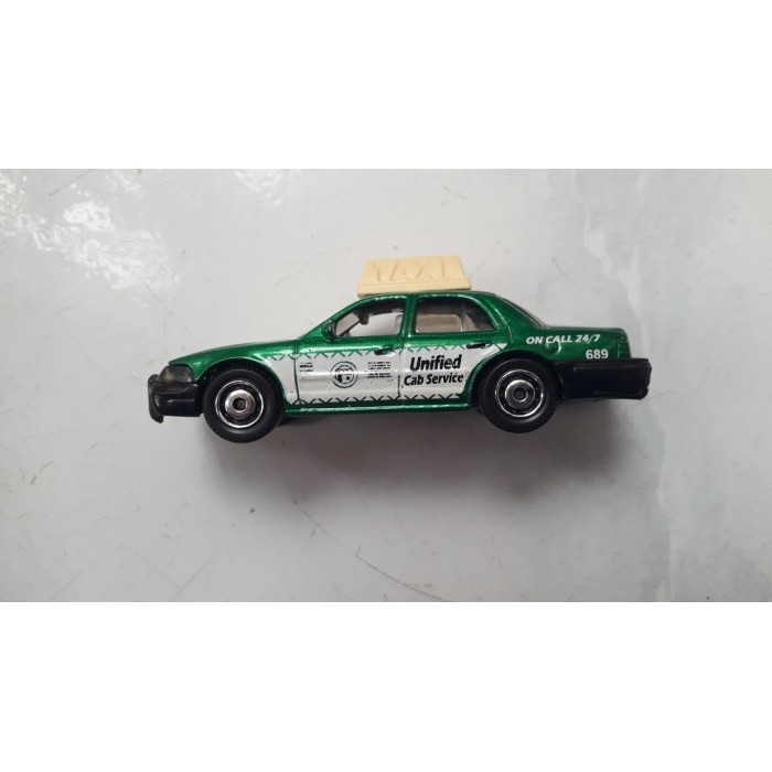 ASSORTED DIECAST LOOSE : MATCHBOX - TAXI '06 FORD CROWN VICTORIA -DD24