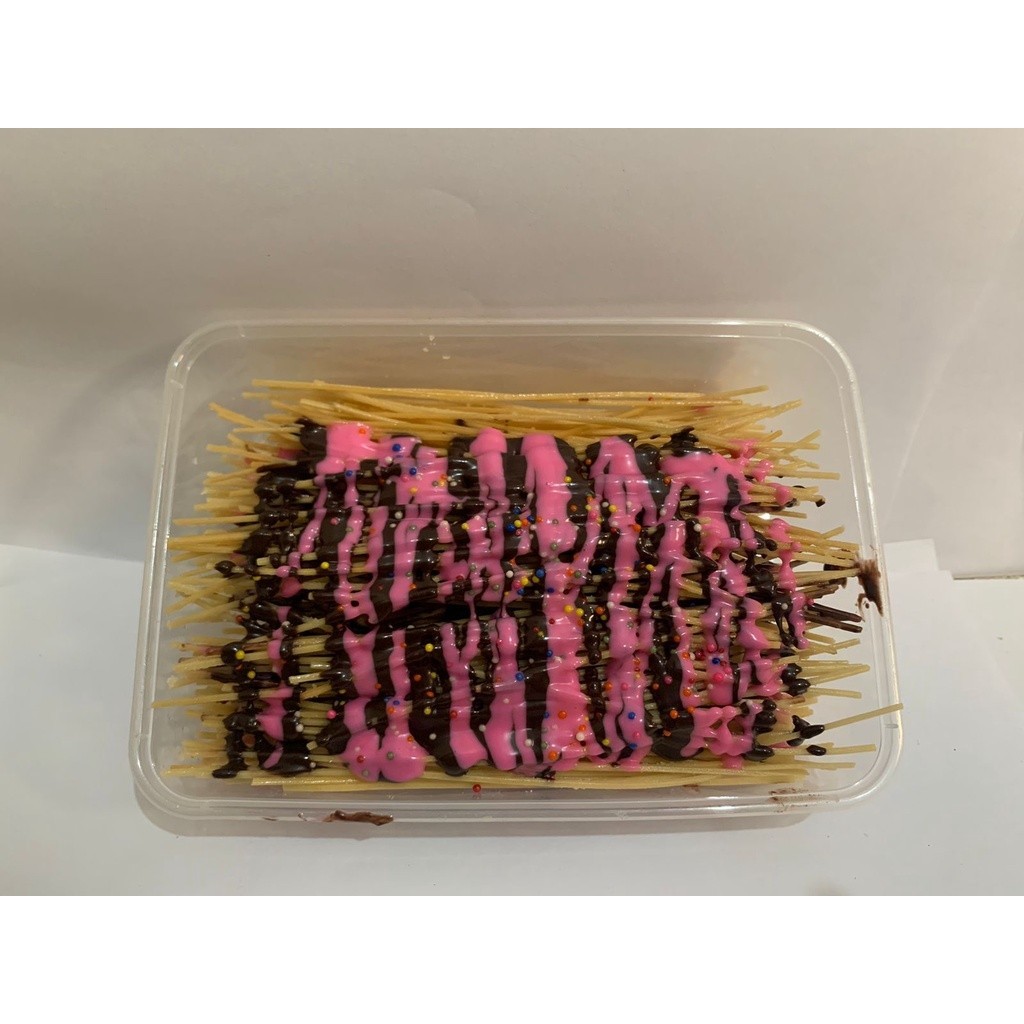 

MIE LIDI BOX 500ML Wajib order DUS mielidi milidi mie lidi pedas mie lidi kemasan box Snack Mie Lidi Bumbu Kering Mie Lidi Manis Coklat Strawberry Amanah