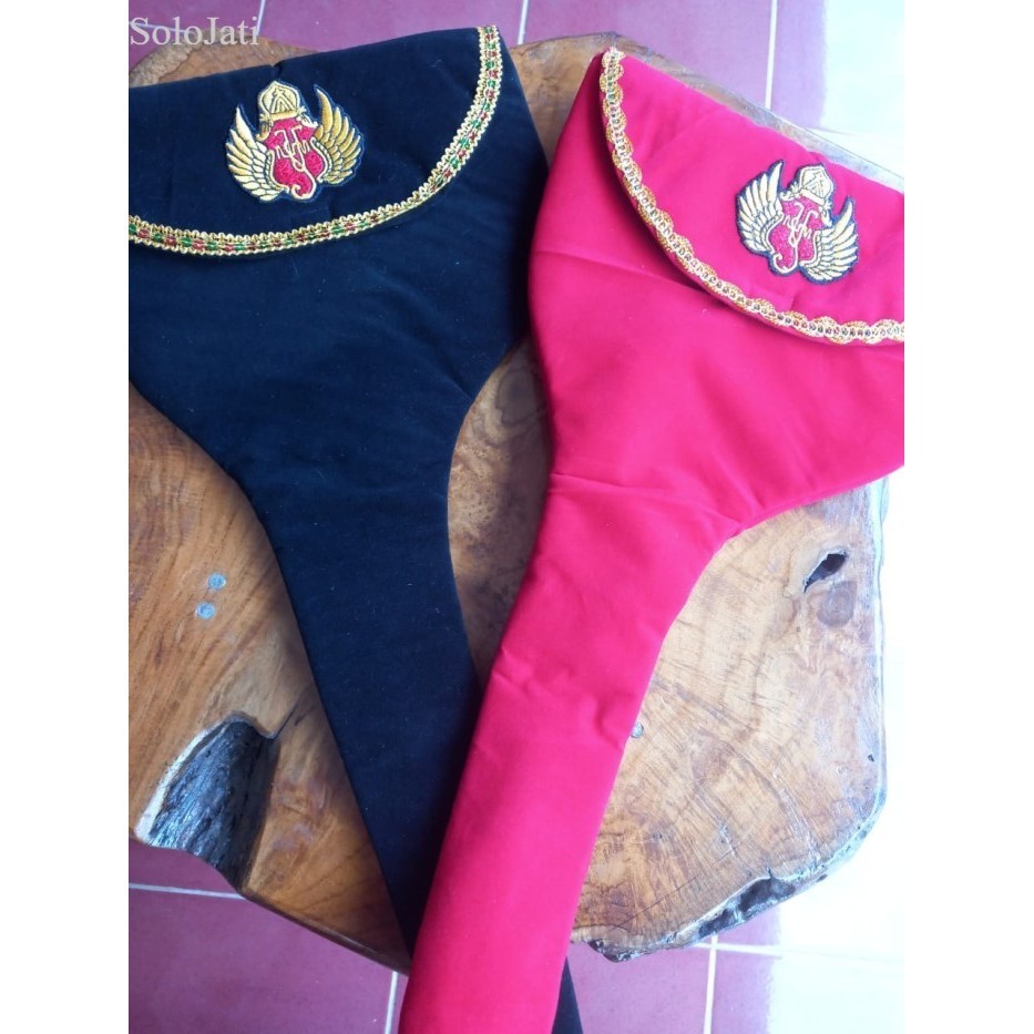 

Sarung Keris Motif Antik