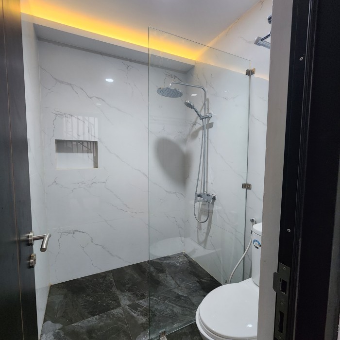 pembatas kaca kamar mandi tempered temperd 10mm