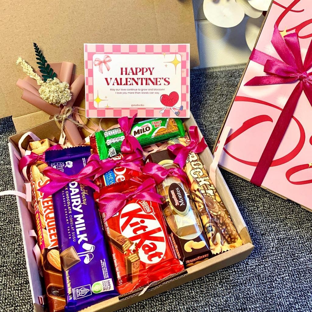 

Kado Ulang Tahun Cewek Cowok Wisuda Ultah Hampers Coklat Valentine Gift Box Birthday