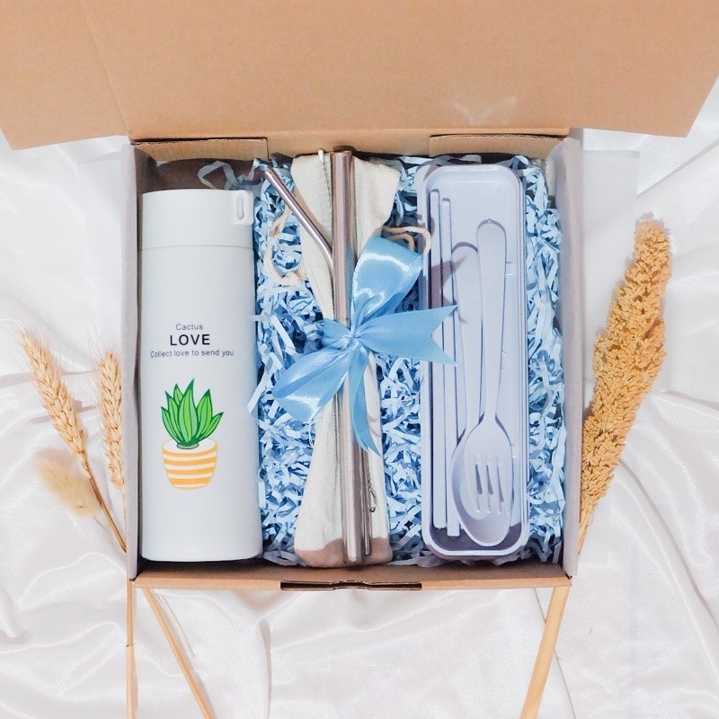 

Hampers Gift Box Premium | Alat Makan Set | Souvenir | Botol Kaca | Gift Box | Kado Ulang Tahun Wisuda Pernikahan/ Baru Mewah
