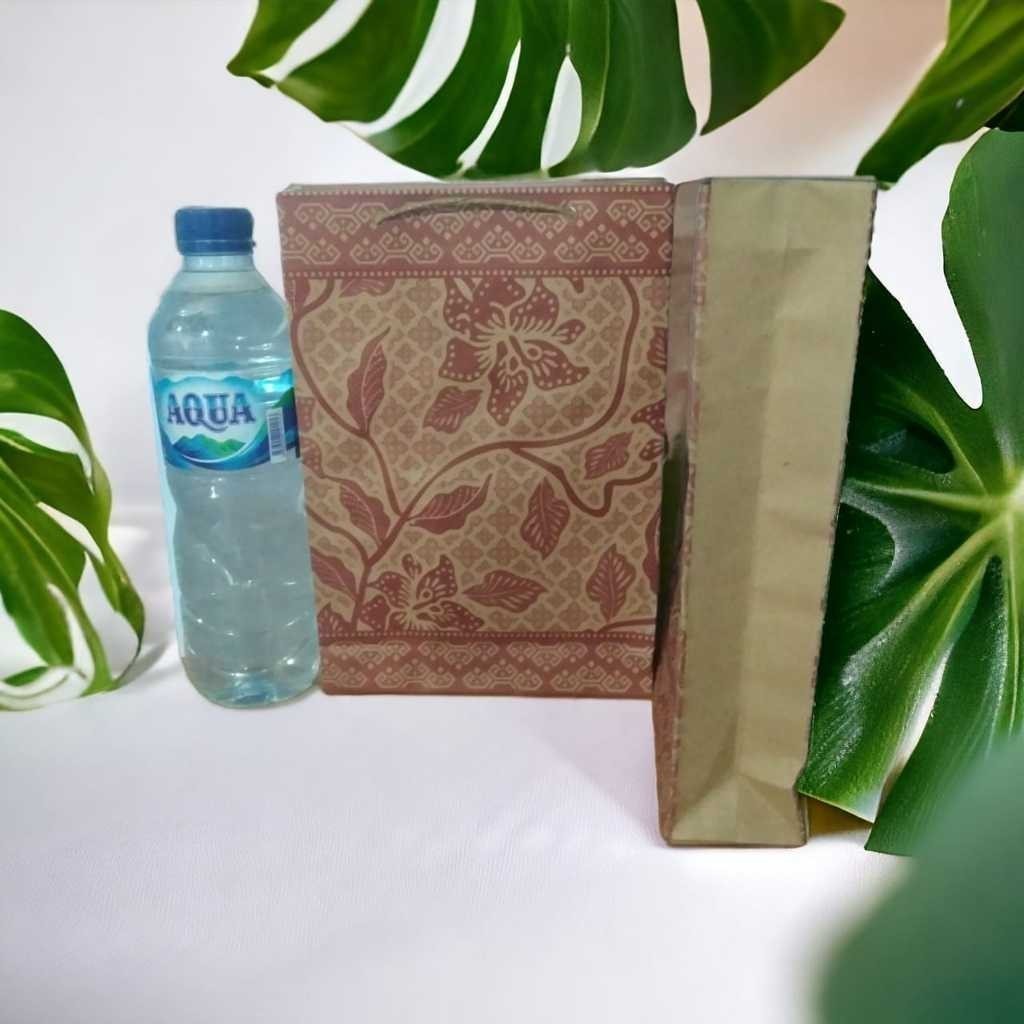 

PAPER BAG SEMI BESAR BATIK - PAPERBAG MOTIF 17 X 24 X 5 - TAS KERTAS SOUVENIR - PAPER BAG SOUVENIR - TAS KERTAS KADO DM