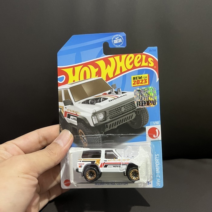 Hot Wheels Nissan Patrol Custom White Kroger Exclusive Recolor FS Children's Favorite Toy