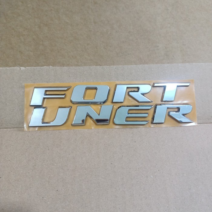 Emblem Fortuner tulisan emblem toyota fortuner original