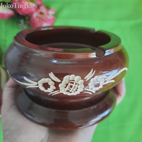 

Asbak Rokok Kayu Jati Motif Ukir Diameter 12 Cm Model Berkaki Asbak Un murah
