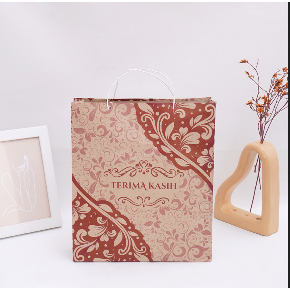 

PAPER BAG BATIK BESAR - PAPERBAG MOTIF 21 X 25 X 5 - TAS KERTAS PERNIKAHAN SOUVENIR - PAPER BAG GIFT