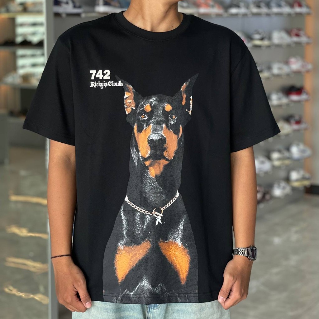RICKY IS CLOWN DOBERMAN BLACK TEE