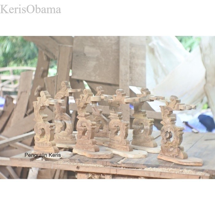 

jagrak rak blawong keris isi 1 kayu ukir jepara asli temuan termewah termurah