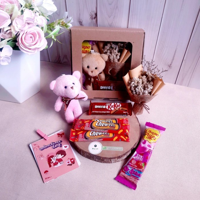 

Gift Box Hamper Special Teddy Mini Cokelat Mix - Birthday Valentine SLK