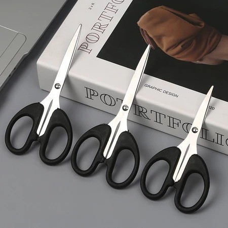 

GUNTING KERTAS HITAM BESI STAINLESS STEEL SEKOLAH SCISSORS ALAT PEMOTONG SERBAGUNA 16CM