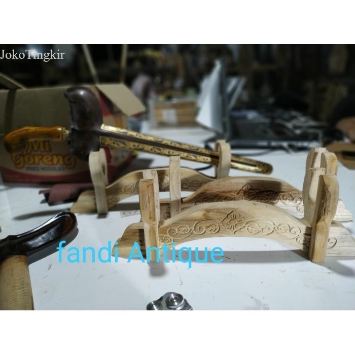 

Jagrak keris ukir kembangaDA200 murah