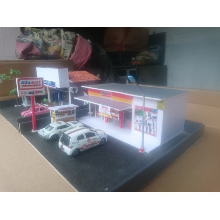diorama miniatur Diecast Alfamart