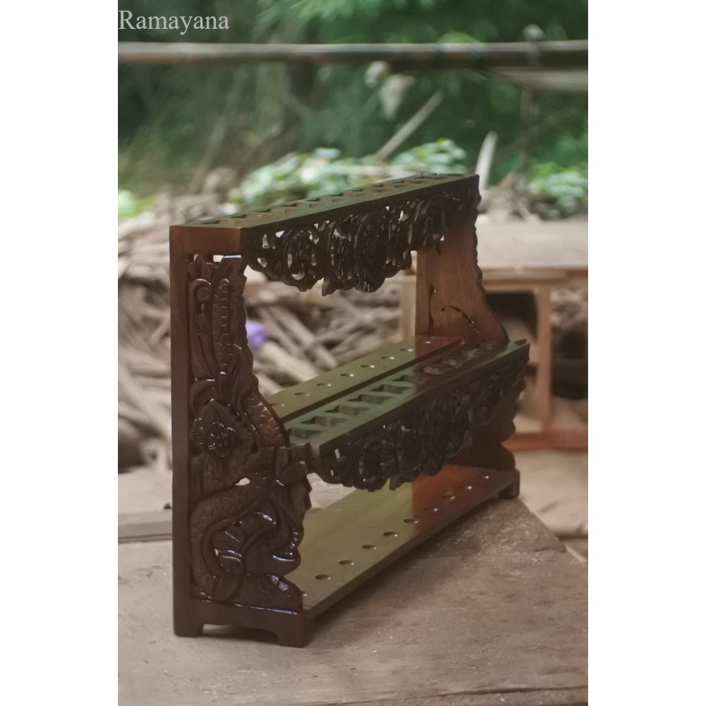 

jagrak keris isi 20 alusan ukir naga hrg pengrajin jepara Antik