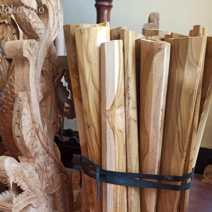 

Gandar kayu jati antik