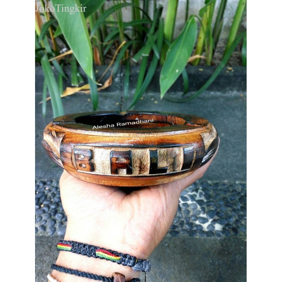 

ASBAK KAYU UKIR MOTIF BALI,OLEH OLEH BALI murah