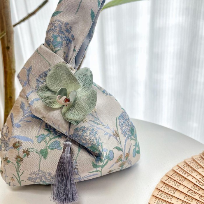 

Pouch Hampers Gift Bag Natal Imlek Lebaran Premium Tas Kantong Kado - Blue